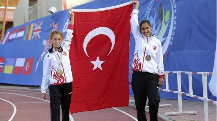 Özel sporcular madalyaları topladı