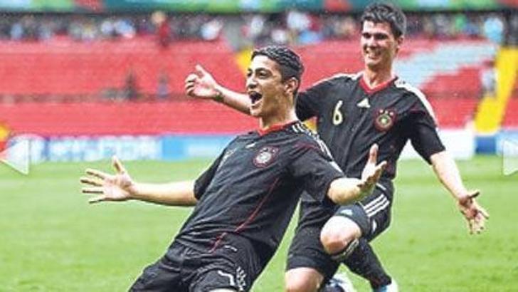 Panzerler'i Türkler uçuruyor: 4-0
