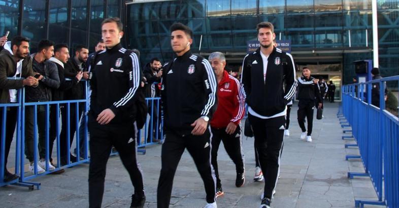 Beşiktaş, Erzincan'da meşalelerle karşılandı
