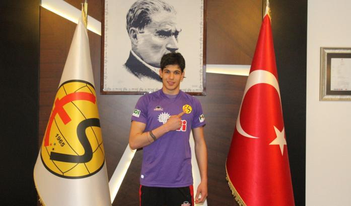 Eskişehirspor, Cengiz Alp Köseer ile sözleşme yeniledi
