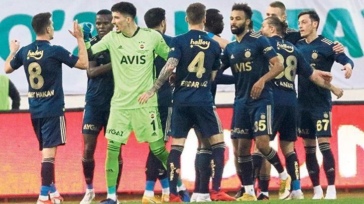 Altay Bayındır Fenerbahçe'yi kurtardı