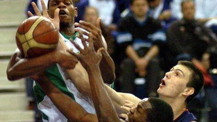 Efes zirveyi sevdi: 79-95