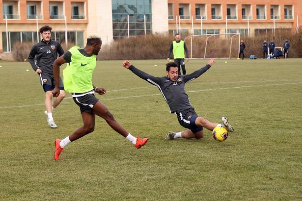 Bernard Mensah ile Yasir Subaşı Beşiktaş maçında cezalı