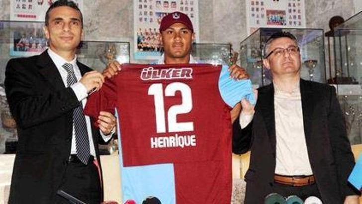 Henrique imzaladı
