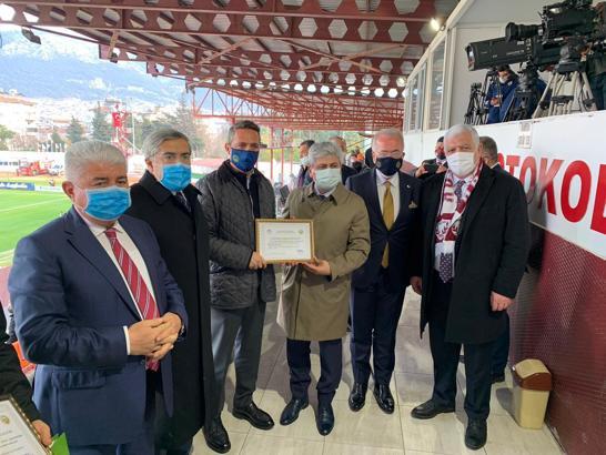 Hatay Valisi Rahmi Doğan'dan Ali Koç'a plaket