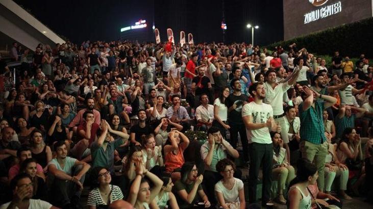 Çek Cumhuriyeti - Türkiye maçının heyecanı Zorlu PSM Amfi'de yaşandı