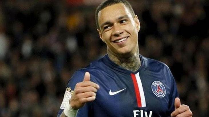 Van der Wiel, Fenerbahçe'ye kaldı
