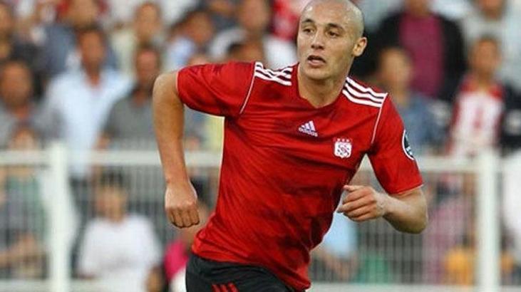 Aatif imzaya geliyor