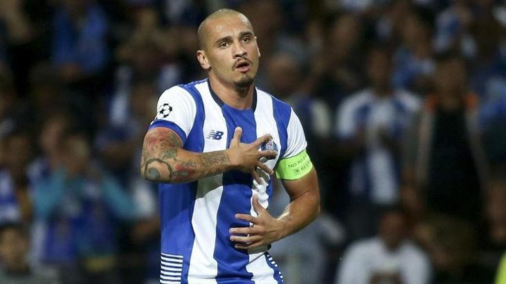 Porto'lu Maicon'dan transfer açıklaması