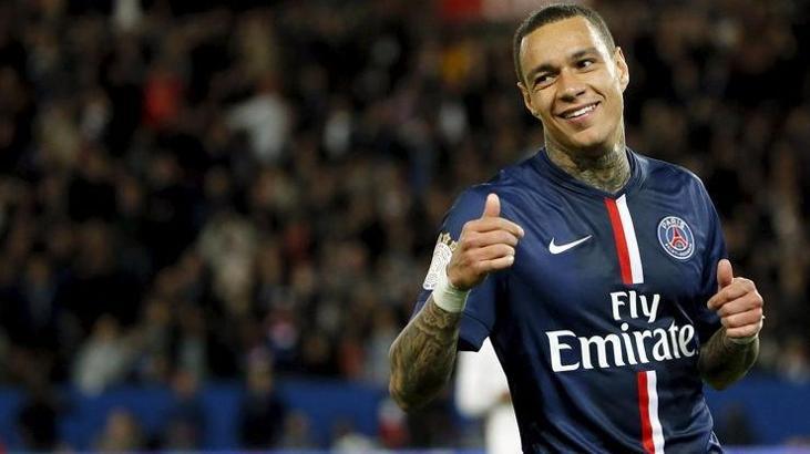 Gregory van der Wiel, Fenerbahçe kulüp binasında!