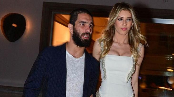 Sinem Kobal'ın da gündemi Arda Turan!
