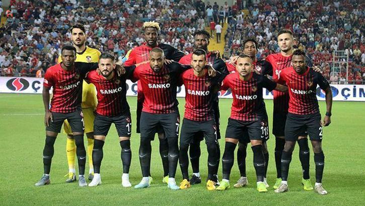 Gaziantep FK evinde taraftarının yüzünü güldürüyor