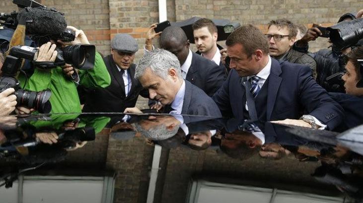Mourinho özür diledi