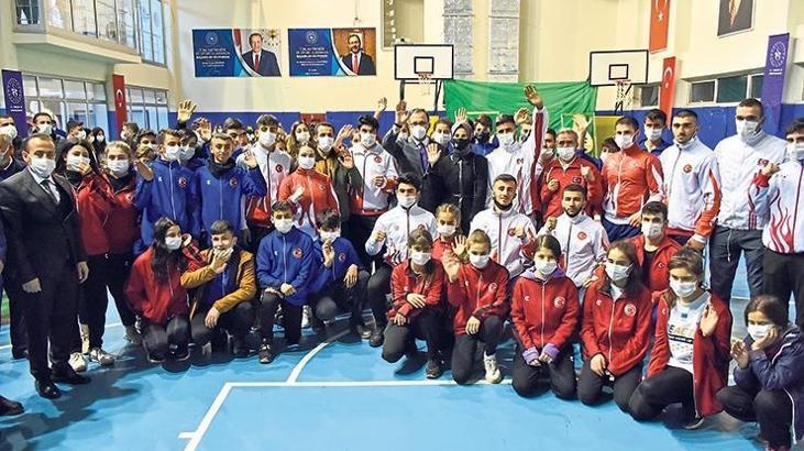 Bakan Kasapoğlu Şırnak'ta gençlerle buluştu