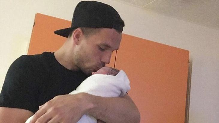 Podolski 2. kez baba oldu
