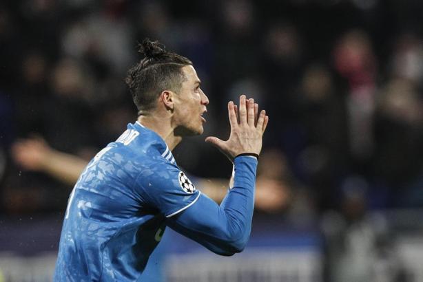Ronaldo'ya şok! İtalya polisinden soruşturma