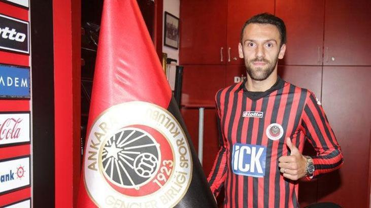 Gençlerbirliği Vedat Muriç'e 3 yıllık imza attırdı