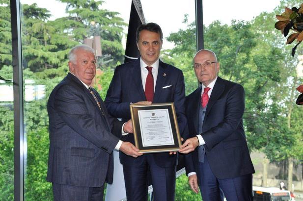 Beşiktaş'ta Fikret Orman mazbatasını aldı