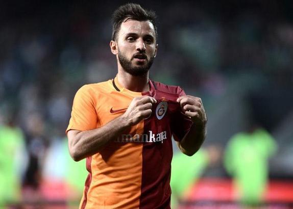 Emre Çolak Galatasaray'da kalıyor!