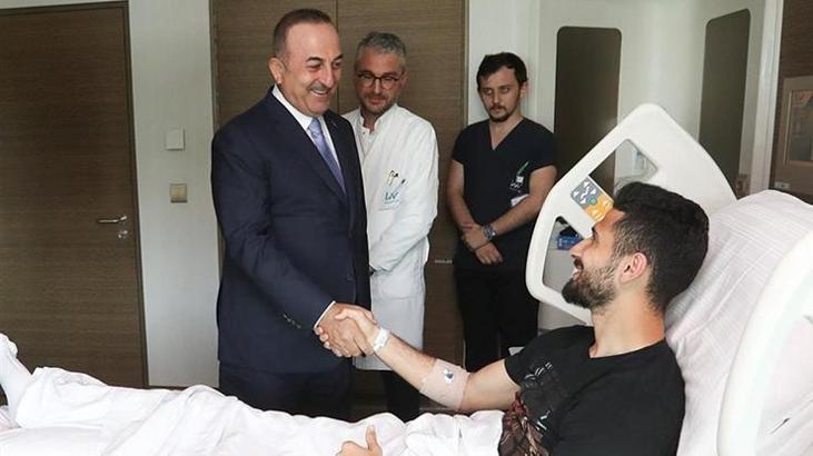 Mevlüt Çavuşoğlu'ndan Emre Akbaba'ya ziyaret
