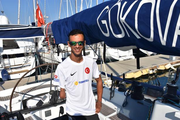 Hüseyin Akbulut tek koluyla şampiyonluklara yelken açıyor