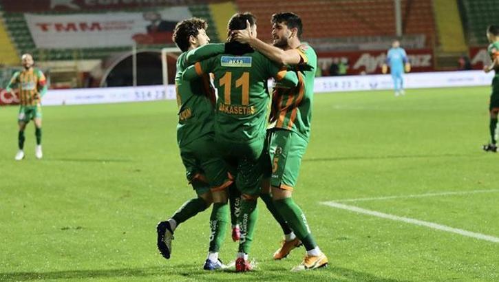 Alanyaspor 10 hafta zirvede kaldı
