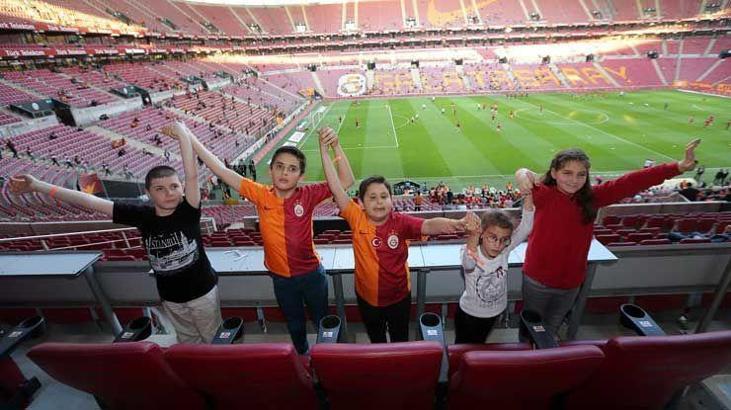 Günışığı Projesi'ne Cimbom'dan pankartlı destek