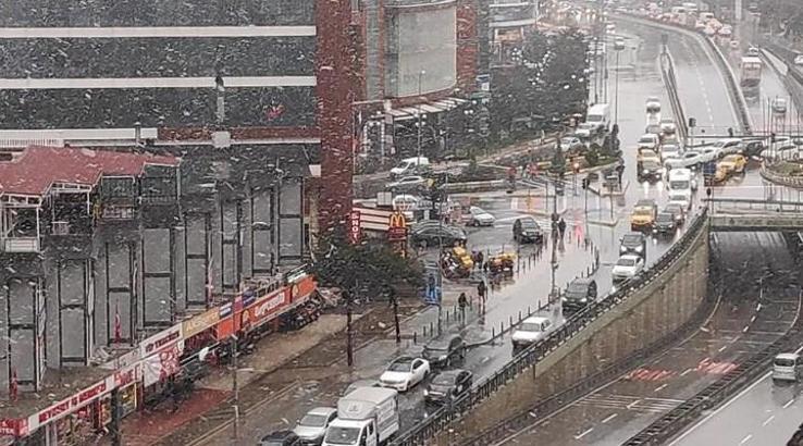 İstanbul'un 3 ilçesinde kar yağışı başladı