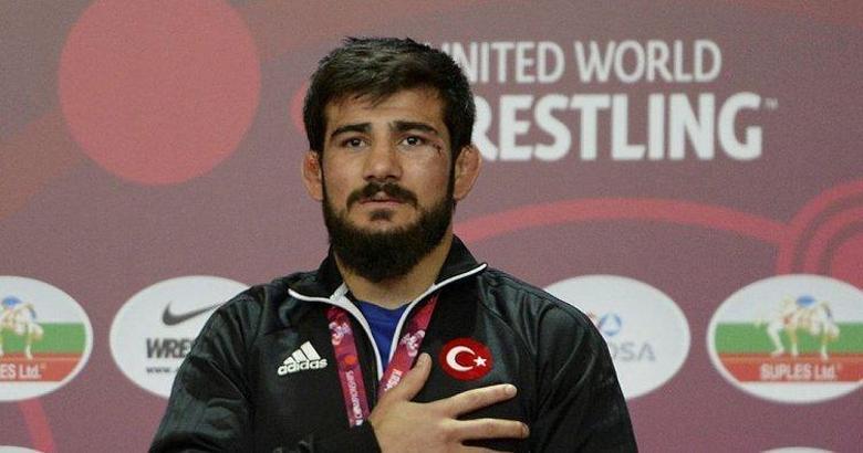 Tokat'taki antrenman salonuna milli güreşçi Soner Demirtaş'ın adı verildi