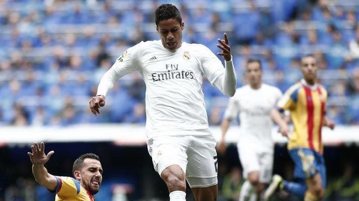 Real Madrid'de Raphael Varane şoku!