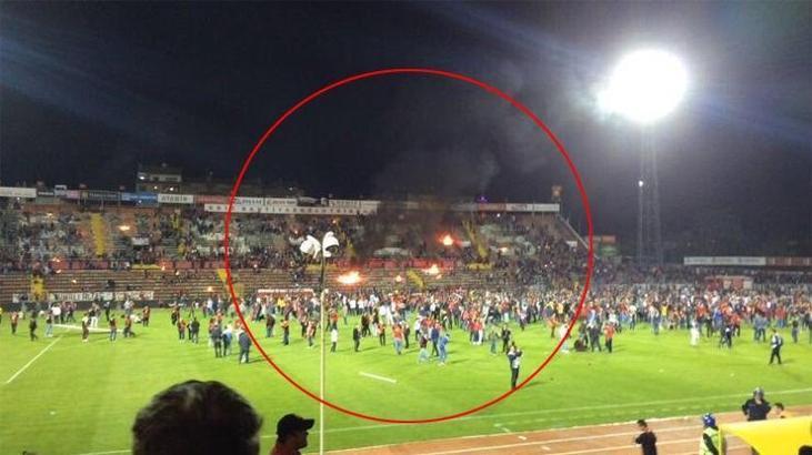 Eskişehirspor taraftarı stadı ateşi verdi!