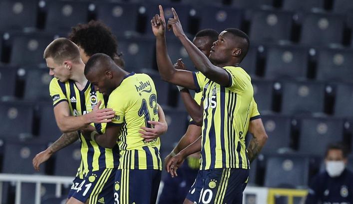 Kadıköy'de şov yapan Fenerbahçe, Beşiktaş'ı takibini sürdürdü