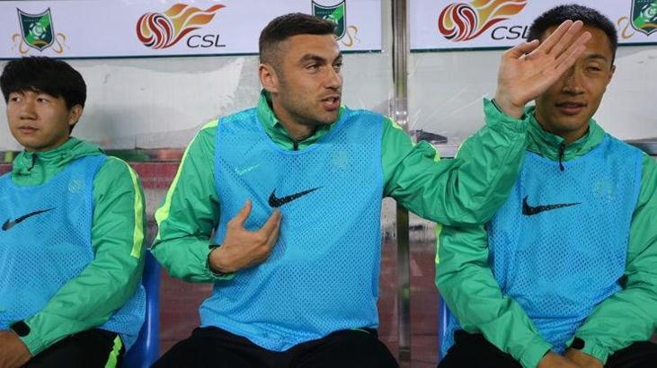 Burak Yılmaz'dan Fenerbahçe'ye 4 yıldız göndermesi!