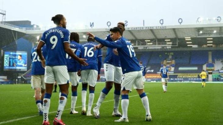 Everton maç fazlasıyla lider