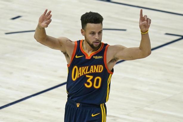 Stephen Curry, 3 sayılık basketlerde Reggie Miller'ı da geride bıraktı