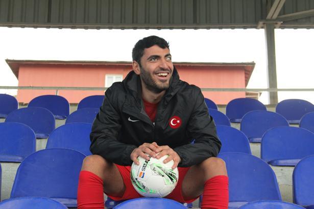 Gözlerini kaybeden Mehmet Dinçer hayata futbolla tutundu