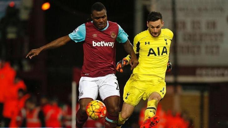 Emenike yolcular arasında!
