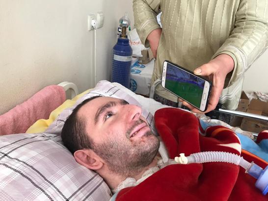 Yatağa mahkum Yusuf, sadece Nwakaeme'ye tepki veriyor
