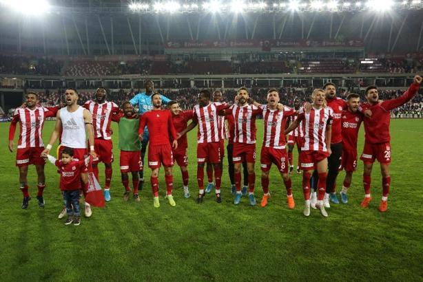 Sivasspor zirveyi sevdi