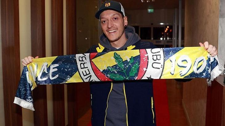 Mesut Özil o yazıyı kaldırdı! Fenerbahçe...