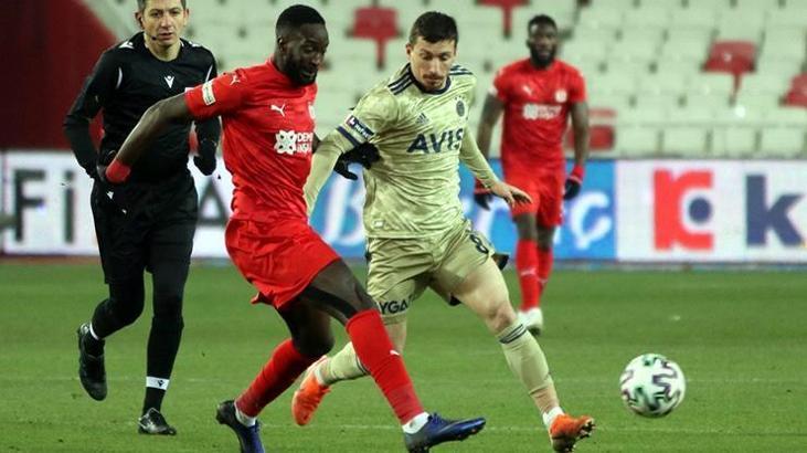 Fenerbahçe'de Mert Hakan skora yine katkı sağladı