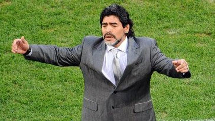 Arjantin Maradona'yı bırakmıyor