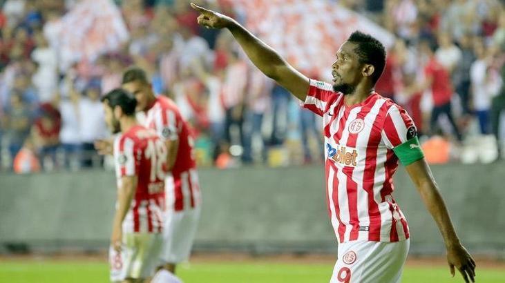 Eto'o golleri attı, primi kaptı!