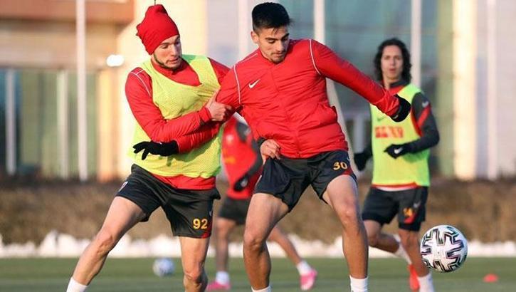 Kayserispor'un yeni transferleri takıma katıldı