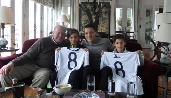 Mesut Özil'den Mustafa Koç paylaşımı