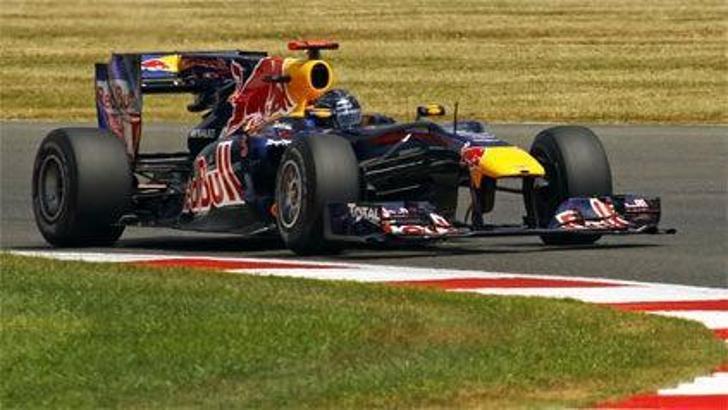 İngiltere'de ilk sıra Vettel'in