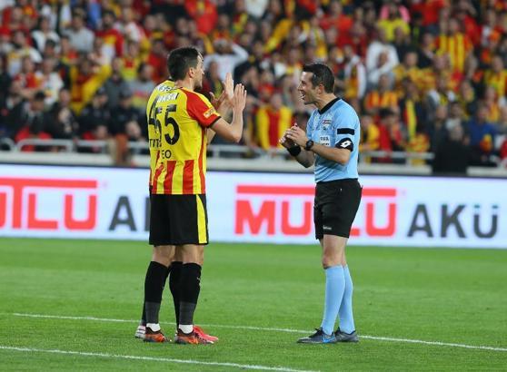 Göztepe'de iki yıldıza tepki