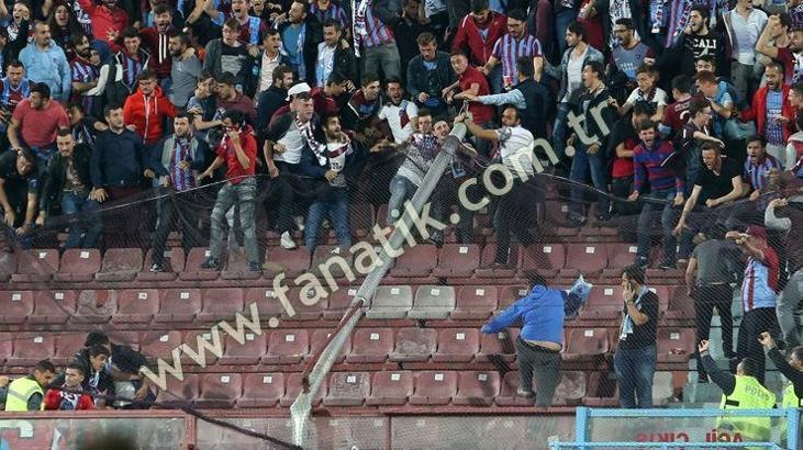 Trabzonsporlu taraftarlar direği söktüler ve...