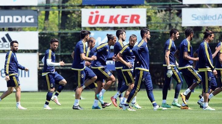 Van Persie, Diego ve Markovic'e özel program