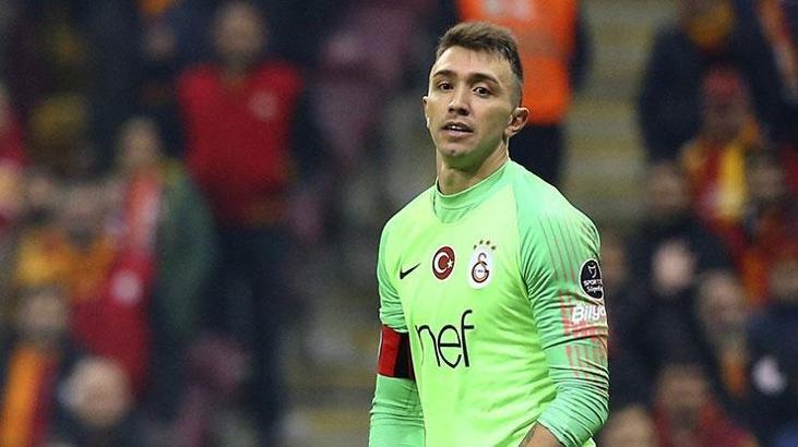 Muslera'dan Abdülkadir Ömür'e geçmiş olsun mesajı